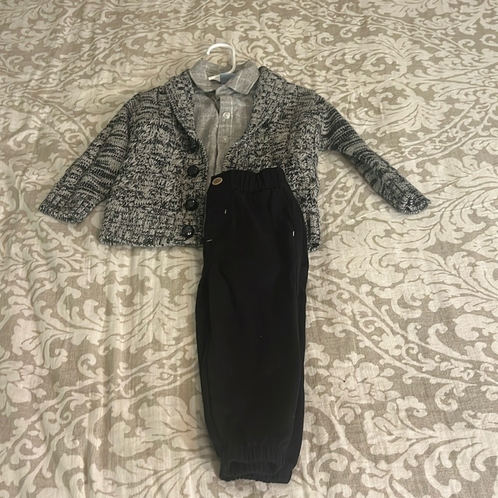 Little LAD’s Boy’s 3 piece Shirt, Sweater, and Pants Set Size 18 month